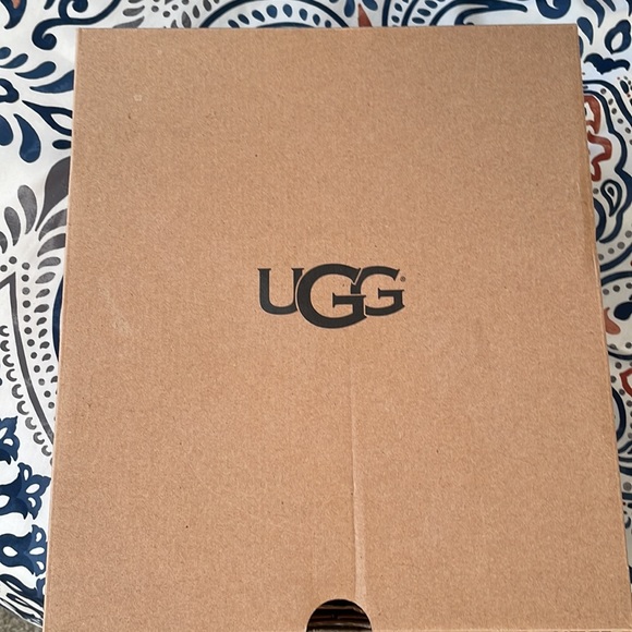 NWT UGG Classic Short Patchwork Size 6 - Picture 10 of 11